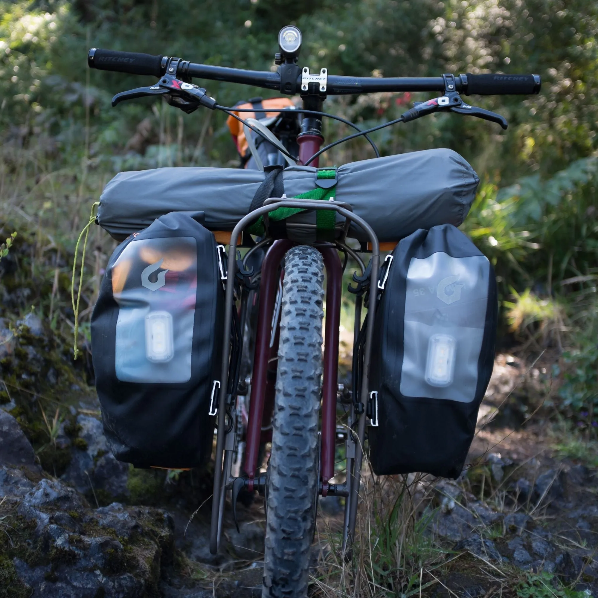 Blackburn Outpost Front World Touring Rack Black